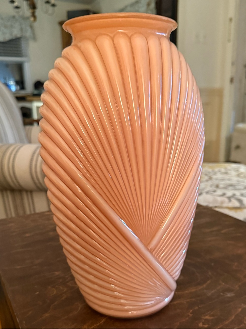 Vintage 1980s Geometric ANCHOR HOCKING Art Deco shell PLEATED Ribbed VASE peach